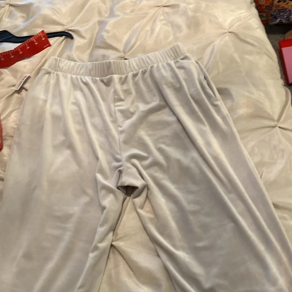NWT silver velvet jogging set - Picture 5 of 7